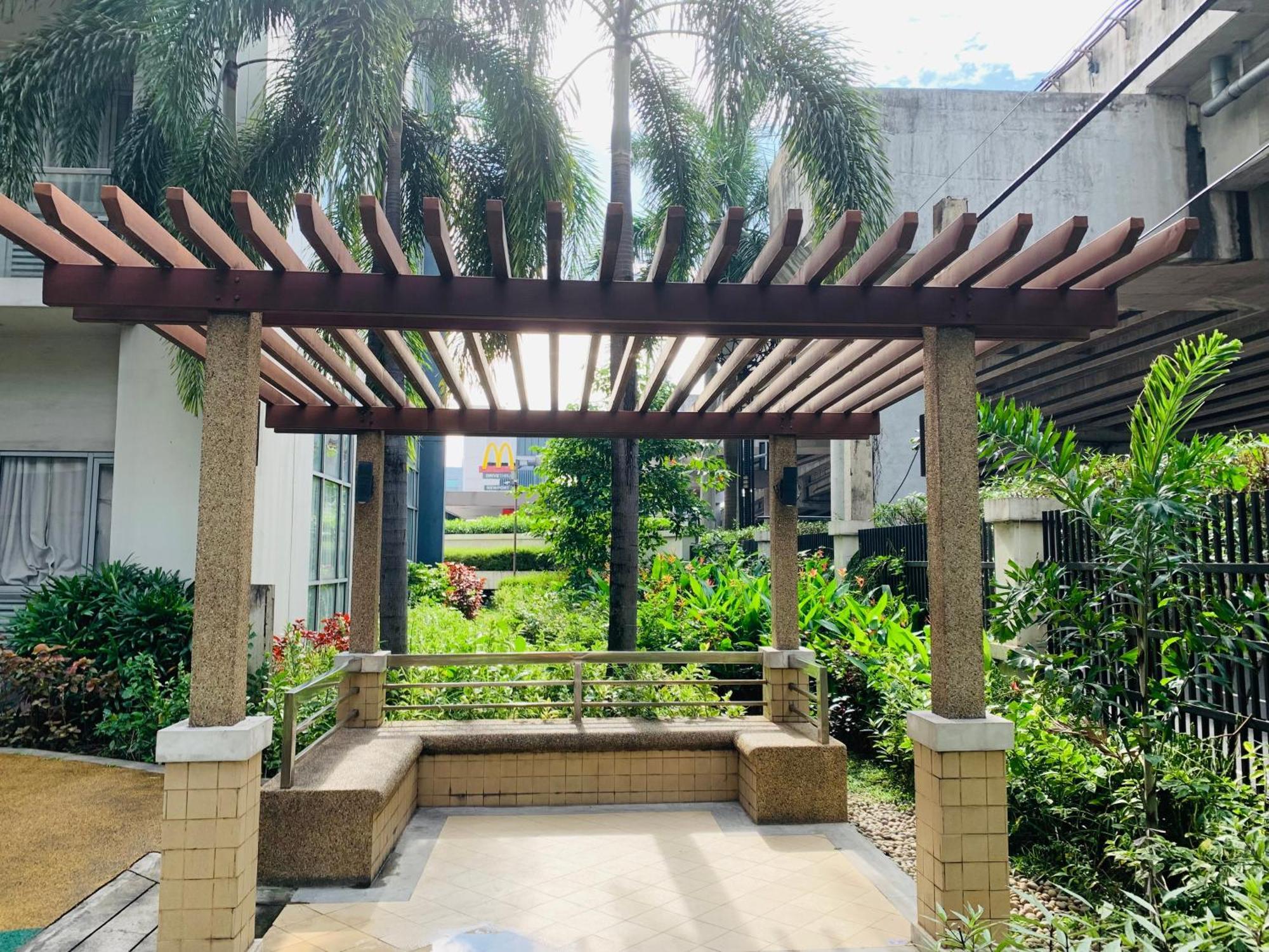 One Palm Tree Villas Condominium - Studio 7Th Fl With Balcony - Across Terminal 3 Airport Pasay Eksteriør bilde
