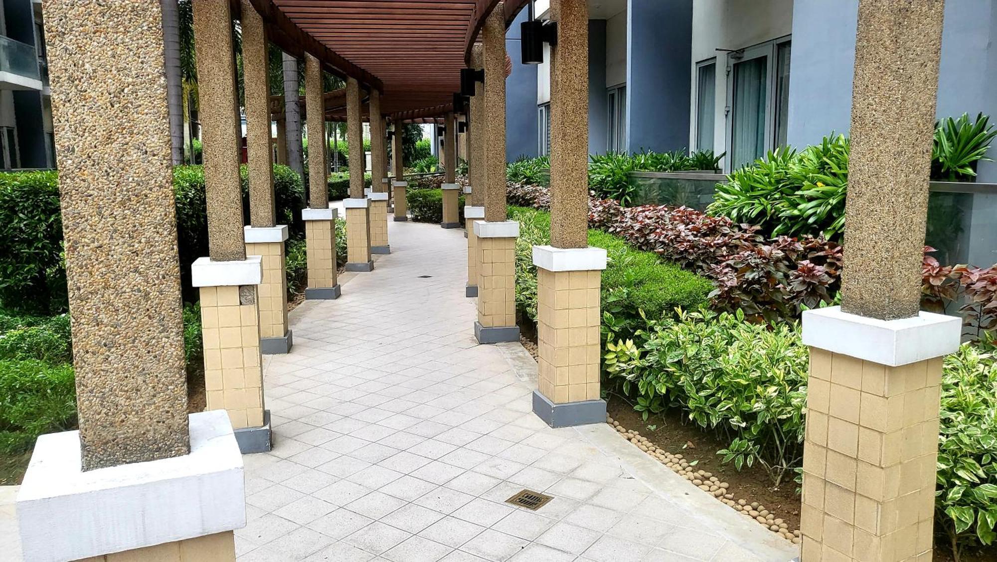 One Palm Tree Villas Condominium - Studio 7Th Fl With Balcony - Across Terminal 3 Airport Pasay Eksteriør bilde
