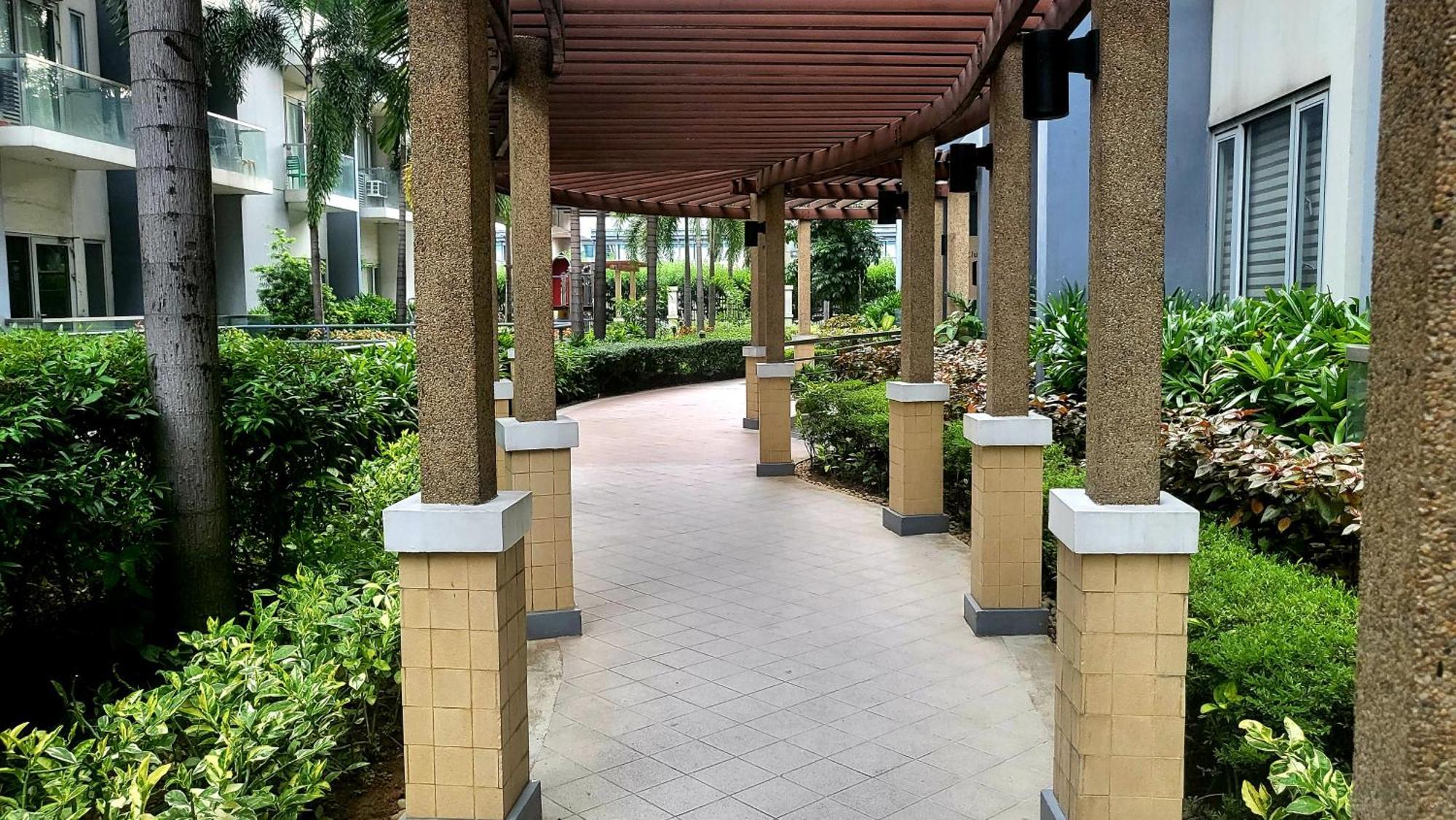 One Palm Tree Villas Condominium - Studio 7Th Fl With Balcony - Across Terminal 3 Airport Pasay Eksteriør bilde