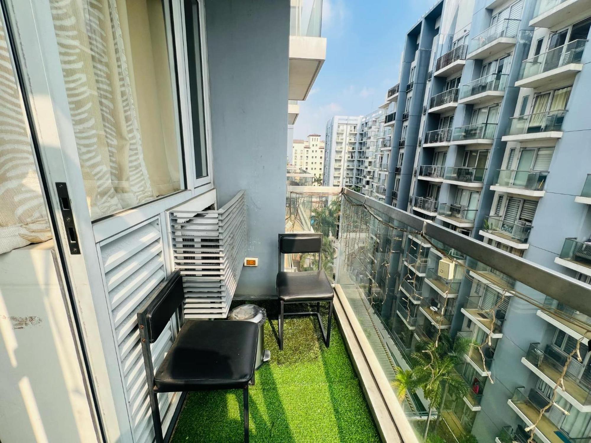One Palm Tree Villas Condominium - Studio 7Th Fl With Balcony - Across Terminal 3 Airport Pasay Eksteriør bilde