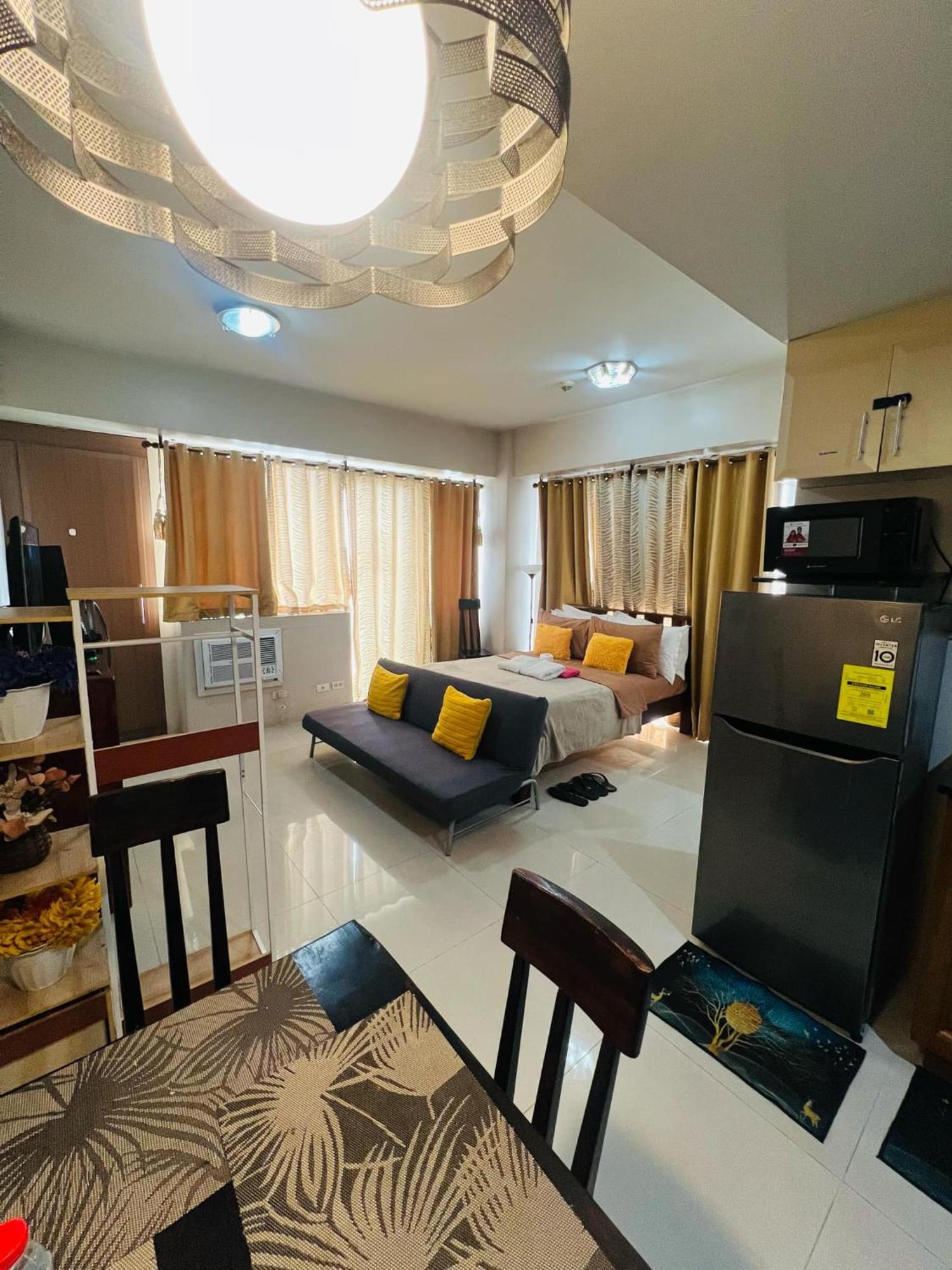 One Palm Tree Villas Condominium - Studio 7Th Fl With Balcony - Across Terminal 3 Airport Pasay Eksteriør bilde