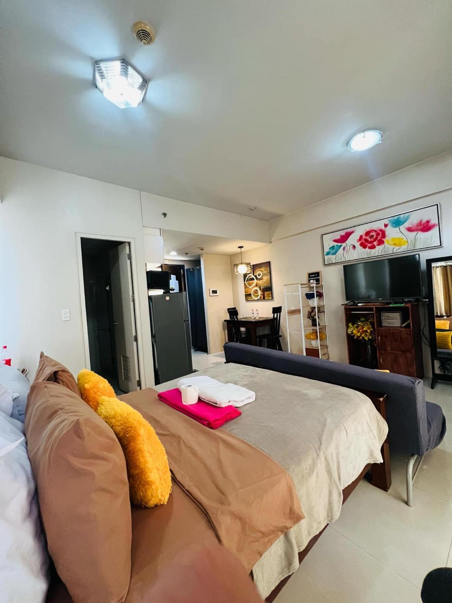 One Palm Tree Villas Condominium - Studio 7Th Fl With Balcony - Across Terminal 3 Airport Pasay Eksteriør bilde